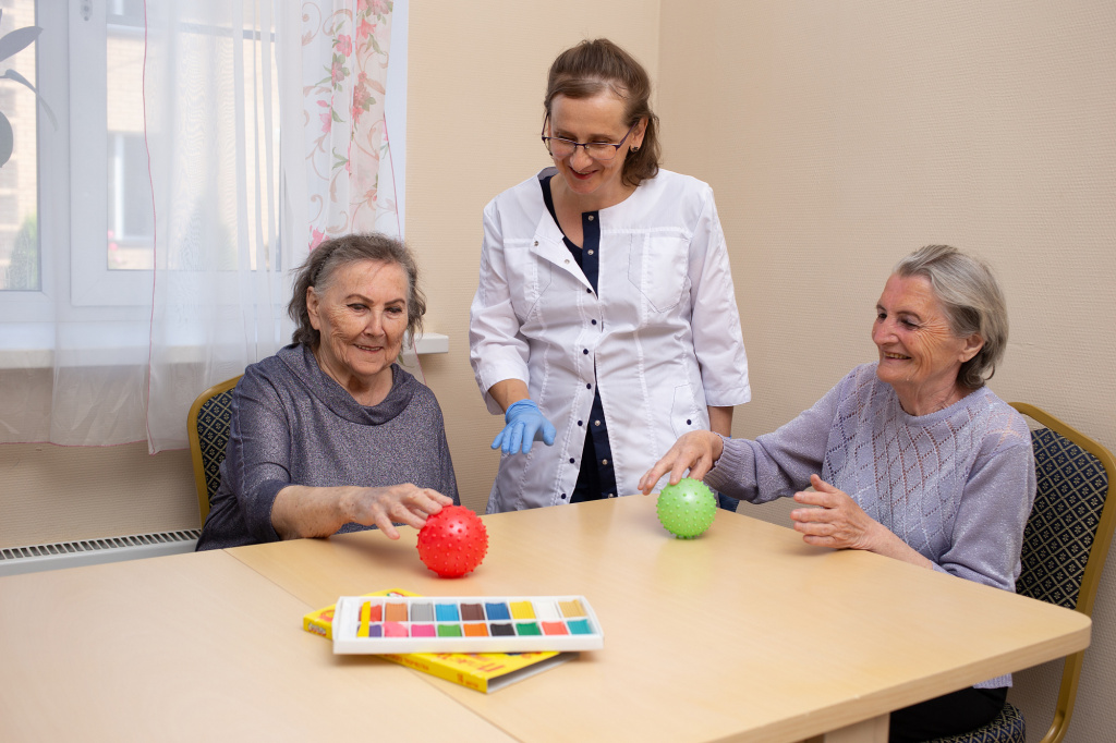 Сравнение частных и государственных пансионатов: сравнение стоимости, условий проживания