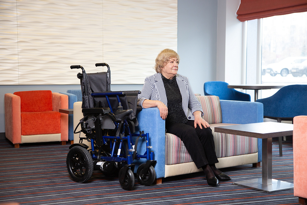 Как правильно выбрать инвалидную коляску для пожилого человека: полное руководство по подбору оптимальной модели