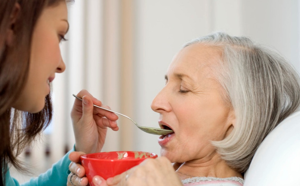 Больничный по уходу за пожилым человеком старше 80: полное руководство по оформлению в 2025 году