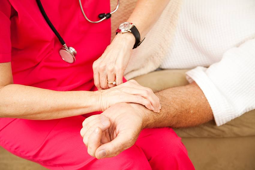 Контроль пульса в пожилом возрасте: ключ к здоровью и долголетию