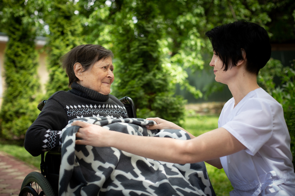 Уход за пожилым человеком старше 80 лет: комплексный подход Уход за пожилым человеком старше 80 лет: комплексный подход